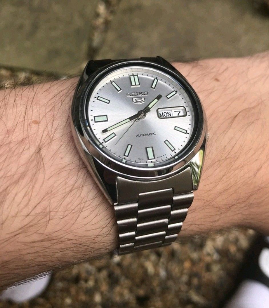 Seiko 5 Classics 100M SNXS Silver Automatic Stainless Steel Watch SNXS73K1