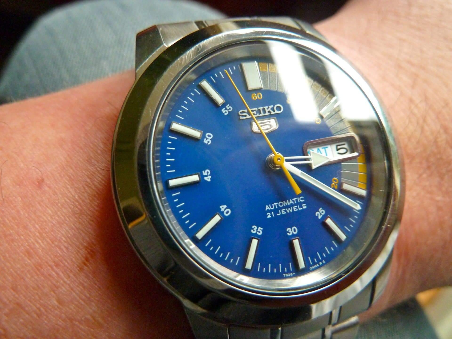 Seiko 5 Classic Men's Size Blue Dial Stainless Steel Strap Watch