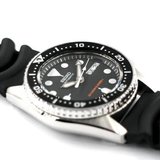 Seiko Black SKX 200M Diver's Junior Size Rubber Strap Watch SKX013K1 - Prestige