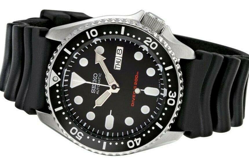 Seiko Black SKX 200M Diver's Men's Rubber Strap Watch SKX007K1 - Prestige