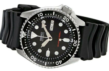 Seiko Black SKX 200M Diver s Men s Rubber Strap Watch SKX007K1