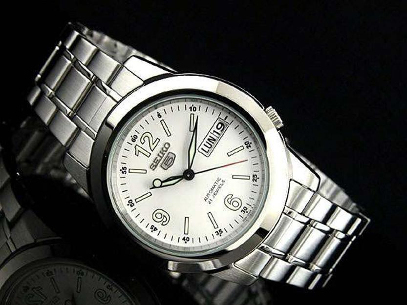 Seiko 5 Classic Men's Size White Dial Stainless Steel Strap Watch SNKE57K1 - Prestige